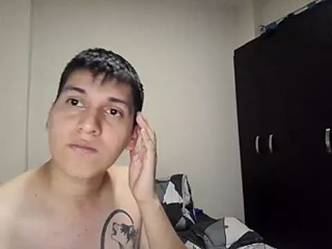 Snapshot of Andbry chatting on 10-24-25, 01:03 Andbry online show from 10-24-25, 01:03