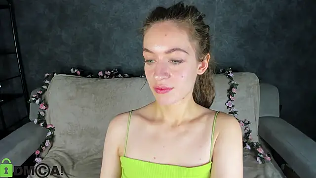 Agnes Wells online show from 11-17-25, 09:26