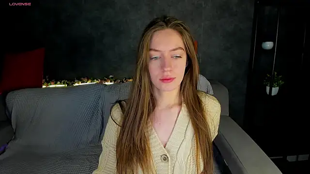 Agnes Wells online show from 04-28-26, 01:04