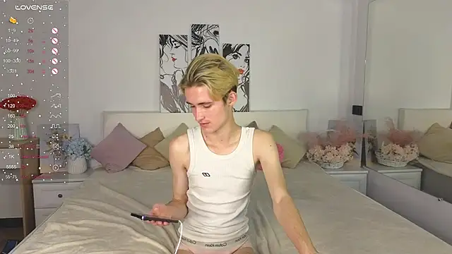 Snapshot of tommy_XXX chatting on 10-05-25, 05:44 tommy XXX online show from 10-05-25, 05:44