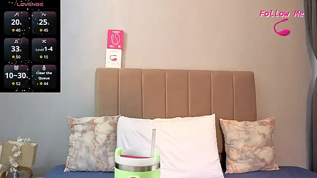 Snapshot of Penelophe01 chatting on 01-11-26, 02:44 Penelophe01 online show from 01-11-26, 02:44