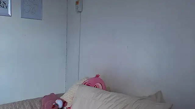 Snapshot of Penelophe01 chatting on 02-15-26, 06:59 Penelophe01 online show from 02-15-26, 06:59