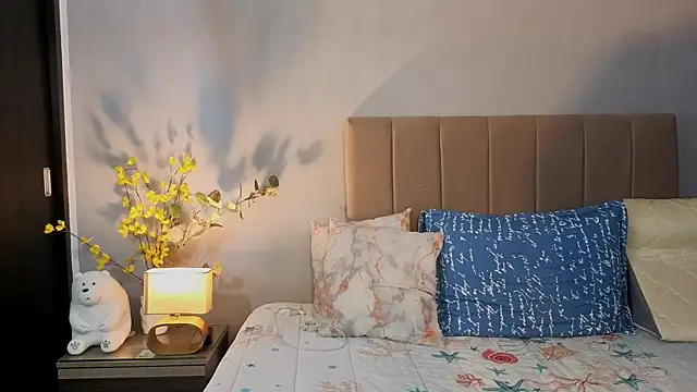 Snapshot of Penelophe01 chatting on 02-25-26, 07:01 Penelophe01 online show from 02-25-26, 07:01