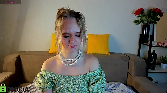 Snapshot of Casey_Sweeet chatting on 10-06-25, 01:14 Casey Sweeet online show from 10-06-25, 01:14