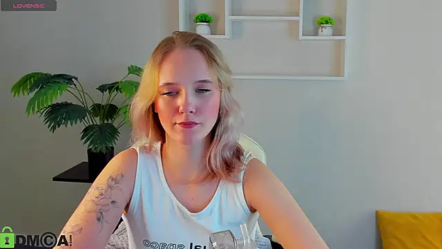 Snapshot of Casey_Sweeet chatting on 10-15-25, 02:50 Casey Sweeet online show from 10-15-25, 02:50