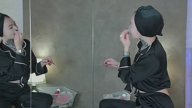 Snapshot of AriWild chatting on 12-01-25, 04:50 AriWild online show from 12-01-25, 04:50