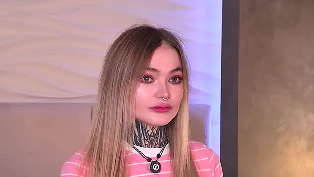 Snapshot of AriWild chatting on 12-03-25, 04:20 AriWild online show from 12-03-25, 04:20