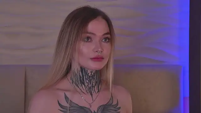 Snapshot of AriWild chatting on 01-15-26, 04:28 AriWild online show from 01-15-26, 04:28