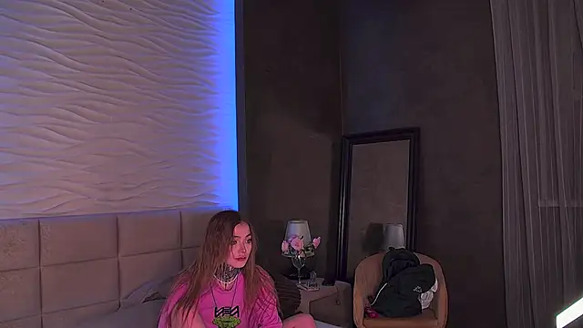 AriWild online show from 03-31-26, 04:35