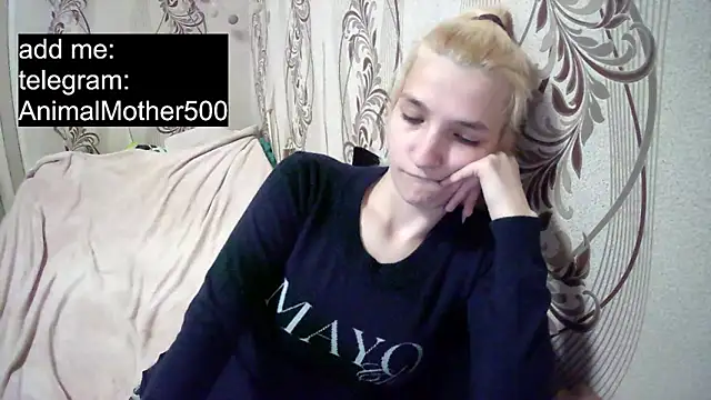 Snapshot of AlissaClark chatting on 05-14-26, 08:37 AlissaClark online show from 05-14-26, 08:37