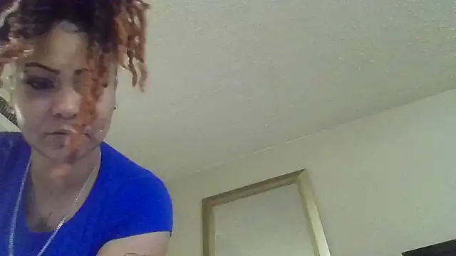 Snapshot of Flossee chatting on 02-10-26, 05:00 Flossee online show from 02-10-26, 05:00