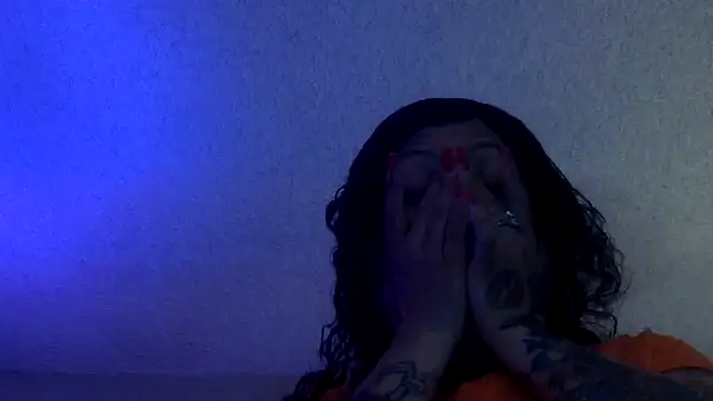 Snapshot of Flossee chatting on 03-10-26, 06:13 Flossee online show from 03-10-26, 06:13