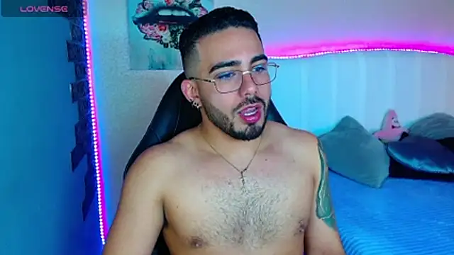 Snapshot of adamhairy chatting on 07-11-26, 06:43 adamhairy online show from 07-11-26, 06:43