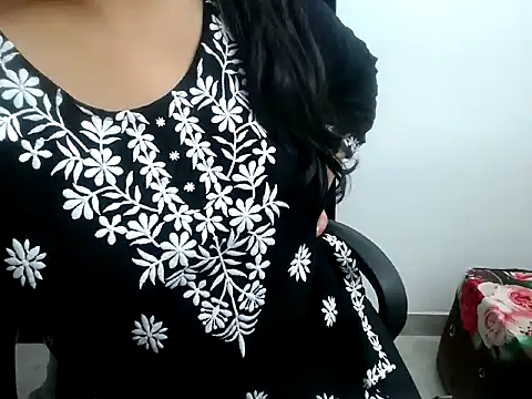 Snapshot of Roshi_Love chatting on 06-15-26, 07:49 Roshi Love online show from 06-15-26, 07:49