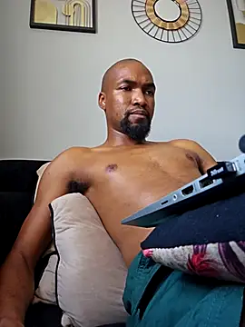 Snapshot of mojaymort chatting on 10-17-25, 08:39 mojaymort online show from 10-17-25, 08:39