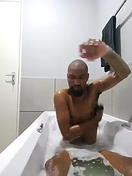 Snapshot of mojaymort chatting on 11-11-25, 06:13 mojaymort online show from 11-11-25, 06:13