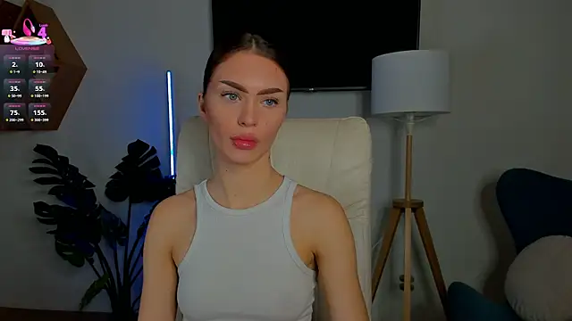 Snapshot of Cherry___Kiss chatting on 10-21-25, 07:25 Cherry Kiss online show from 10-21-25, 07:25