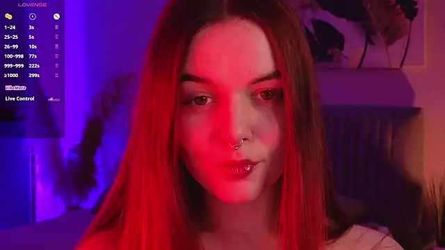 Snapshot of BellaDevile_ chatting on 09-28-25, 02:00 BellaDevile online show from 09-28-25, 02:00