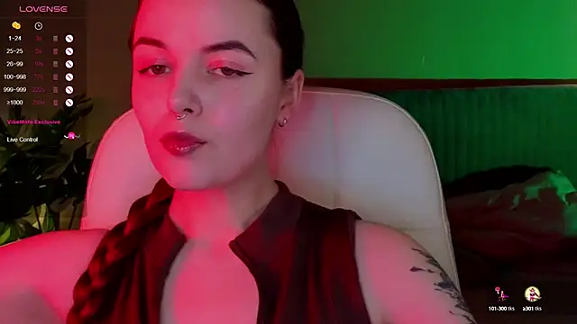 Snapshot of BellaDevile_ chatting on 10-05-25, 07:28 BellaDevile online show from 10-05-25, 07:28
