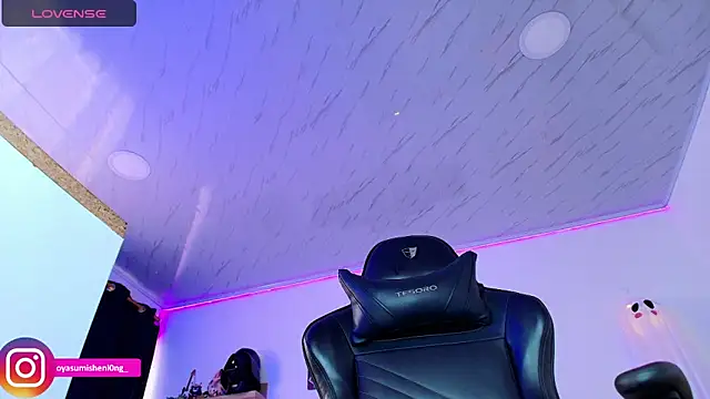 Snapshot of Nicorobinn chatting on 10-31-25, 08:10 Nicorobinn online show from 10-31-25, 08:10