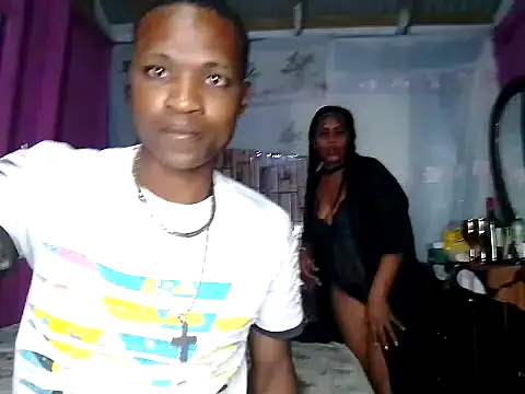 Snapshot of RichandBlondie chatting on 11-30-25, 05:33 RichandBlondie online show from 11-30-25, 05:33