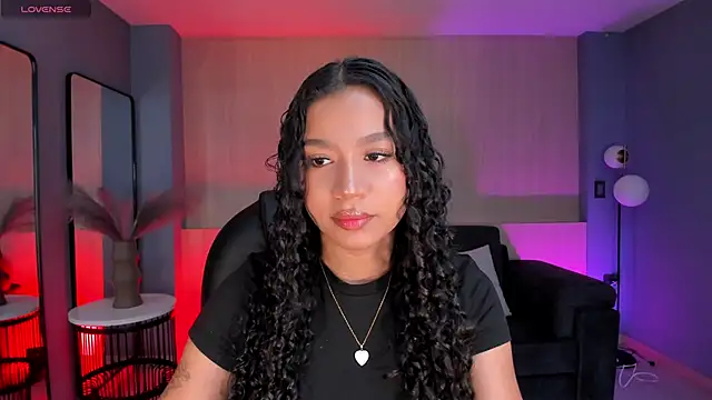 Snapshot of SophieHouston_ chatting on 09-21-25, 11:06 SophieHouston online show from 09-21-25, 11:06