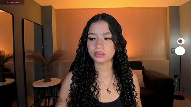 Snapshot of SophieHouston_ chatting on 10-04-25, 04:10 SophieHouston online show from 10-04-25, 04:10