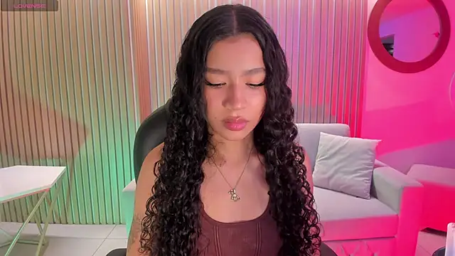 Snapshot of SophieHouston_ chatting on 10-08-25, 03:37 SophieHouston online show from 10-08-25, 03:37