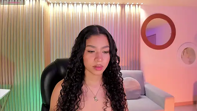 Snapshot of SophieHouston_ chatting on 10-11-25, 05:39 SophieHouston online show from 10-11-25, 05:39