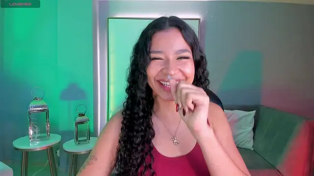 Snapshot of SophieHouston_ chatting on 10-14-25, 04:35 SophieHouston online show from 10-14-25, 04:35
