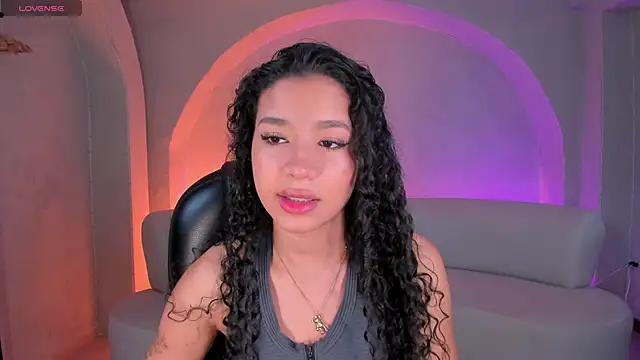 Snapshot of SophieHouston_ chatting on 10-17-25, 04:37 SophieHouston online show from 10-17-25, 04:37