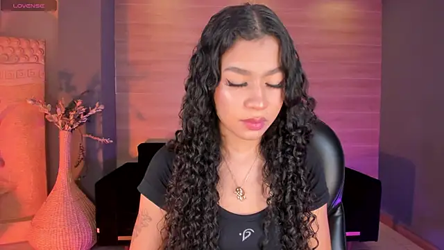 Snapshot of SophieHouston_ chatting on 10-21-25, 04:13 SophieHouston online show from 10-21-25, 04:13