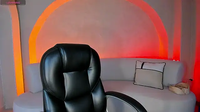 Snapshot of SophieHouston_ chatting on 10-25-25, 04:53 SophieHouston online show from 10-25-25, 04:53