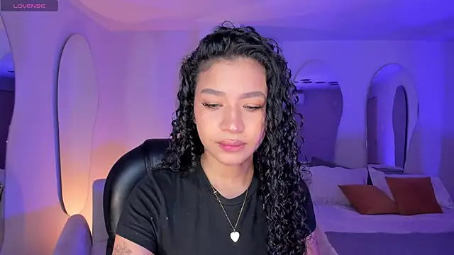 Snapshot of SophieHouston_ chatting on 10-26-25, 04:07 SophieHouston online show from 10-26-25, 04:07