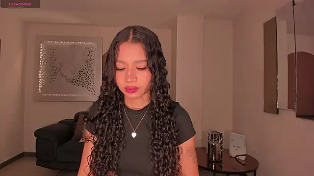 Snapshot of SophieHouston_ chatting on 11-30-25, 11:09 SophieHouston online show from 11-30-25, 11:09