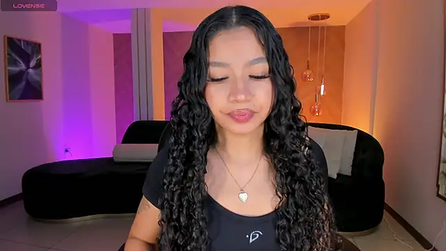 Snapshot of SophieHouston_ chatting on 12-04-25, 04:22 SophieHouston online show from 12-04-25, 04:22