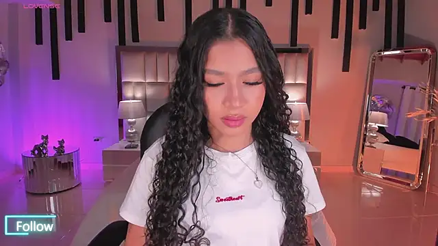 Snapshot of SophieHouston_ chatting on 12-05-25, 03:48 SophieHouston online show from 12-05-25, 03:48