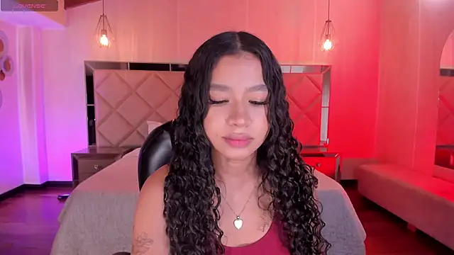 Snapshot of SophieHouston_ chatting on 12-15-25, 05:44 SophieHouston online show from 12-15-25, 05:44