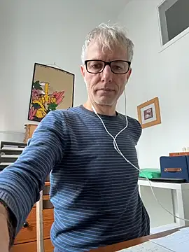 SexyLeon8 online show from 12-17-25, 09:04