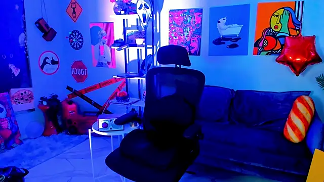 MaryHarrys online show from 04-30-26, 02:29