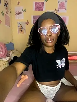 Snapshot of Caramel_Mellow chatting on 09-21-25, 01:24 Caramel Mellow online show from 09-21-25, 01:24