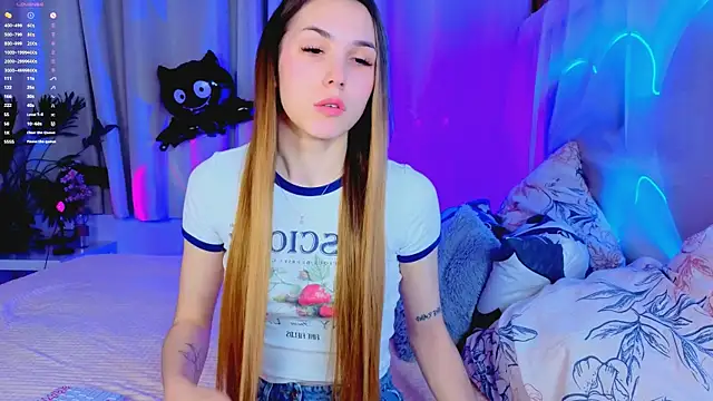 Snapshot of -CindyLou chatting on 10-26-25, 08:15 -CindyLou online show from 10-26-25, 08:15