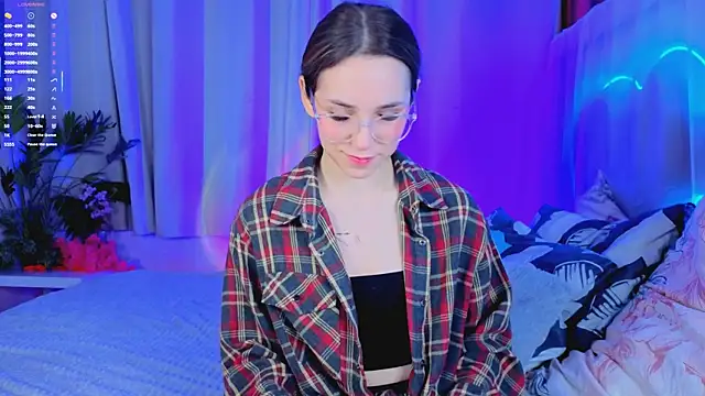 Snapshot of -CindyLou chatting on 11-22-25, 05:17 -CindyLou online show from 11-22-25, 05:17