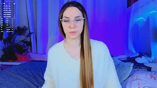 Snapshot of -CindyLou chatting on 11-23-25, 05:18 -CindyLou online show from 11-23-25, 05:18