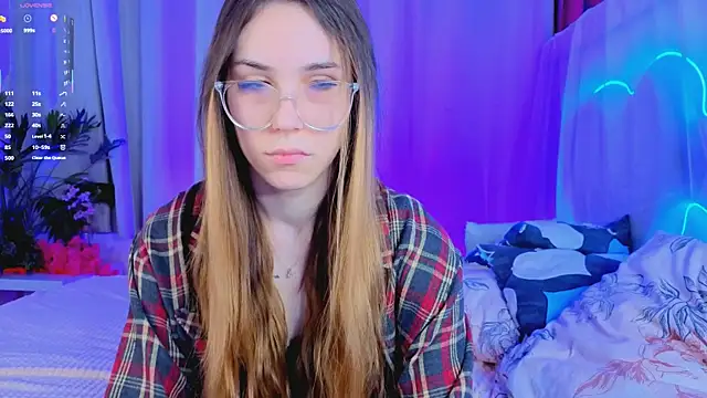 Snapshot of -CindyLou chatting on 11-30-25, 05:33 -CindyLou online show from 11-30-25, 05:33