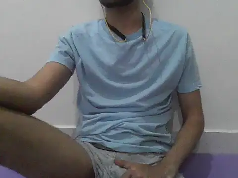 Cuteeeboy23 online show from 04-28-26, 07:19