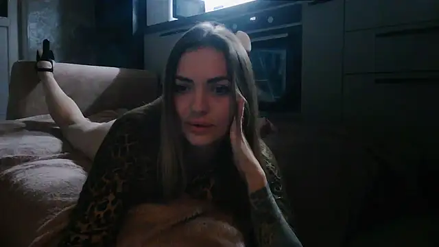 Snapshot of MoonChristie chatting on 09-26-25, 07:51 MoonChristie online show from 09-26-25, 07:51