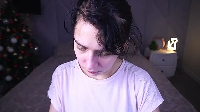 Snapshot of LiviaShy chatting on 12-18-25, 01:39 LiviaShy online show from 12-18-25, 01:39