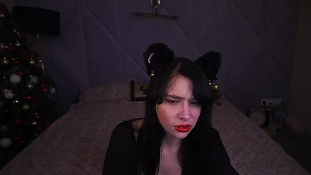 Snapshot of LiviaShy chatting on 12-21-25, 01:40 LiviaShy online show from 12-21-25, 01:40