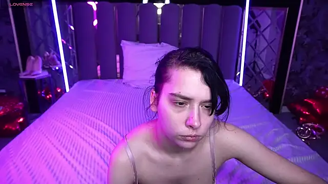 Snapshot of LiviaShy chatting on 02-18-26, 08:27 LiviaShy online show from 02-18-26, 08:27